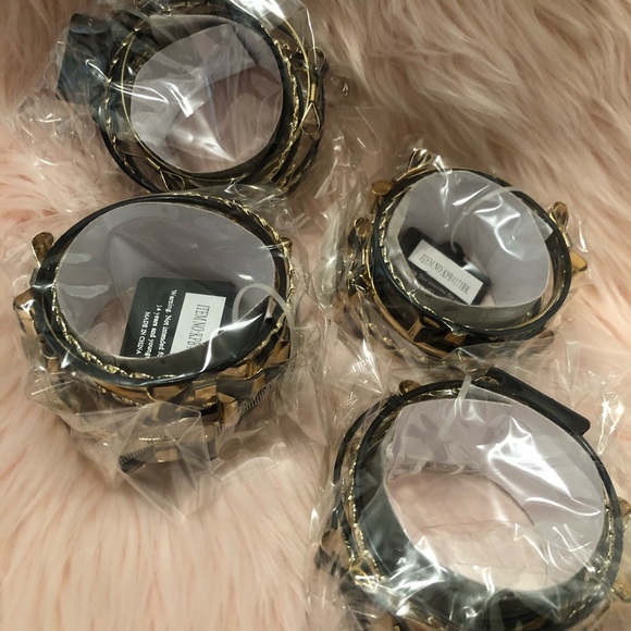 4 sets of bangle bracelets - Picture 3 of 3